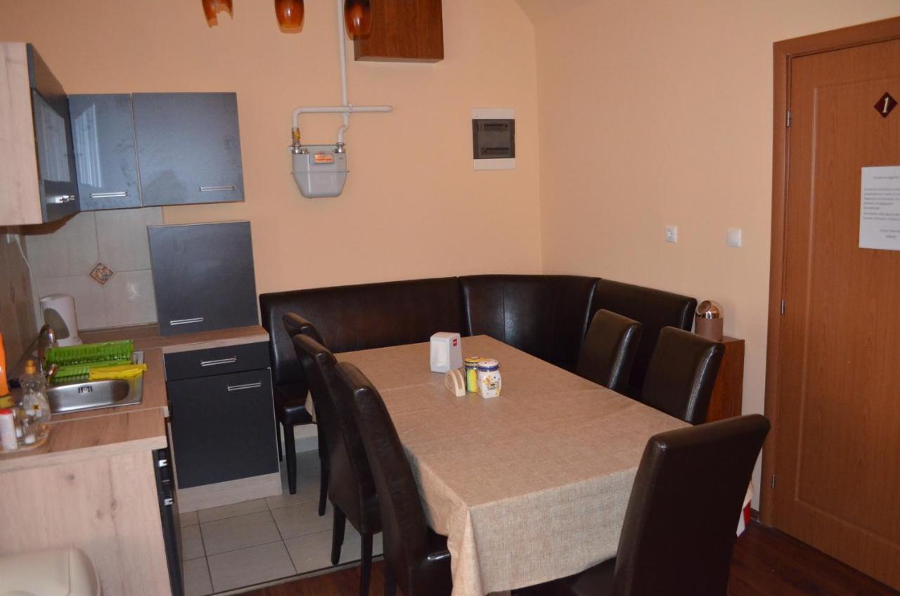 Holdfenyszallas Bed & Breakfast Szeged Bagian luar foto