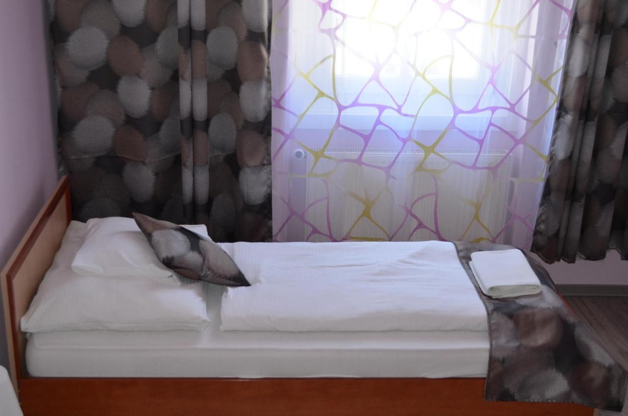 Holdfenyszallas Bed & Breakfast Szeged Bagian luar foto