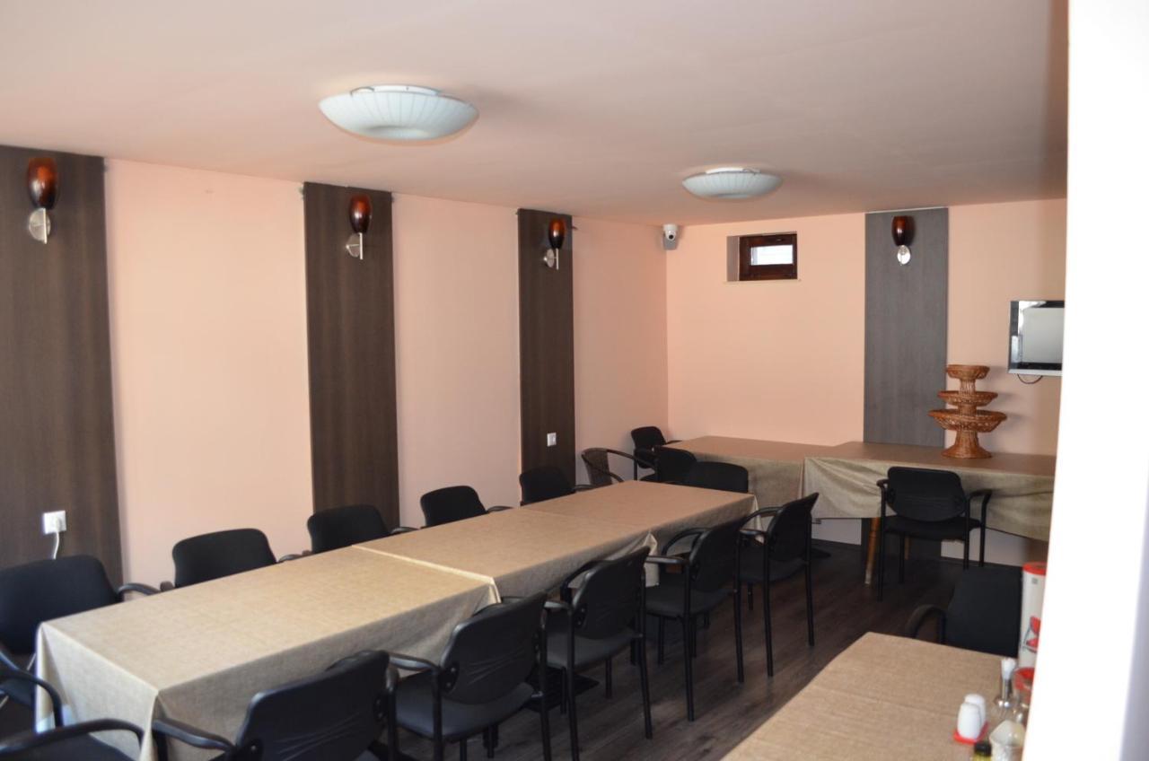 Holdfenyszallas Bed & Breakfast Szeged Bagian luar foto