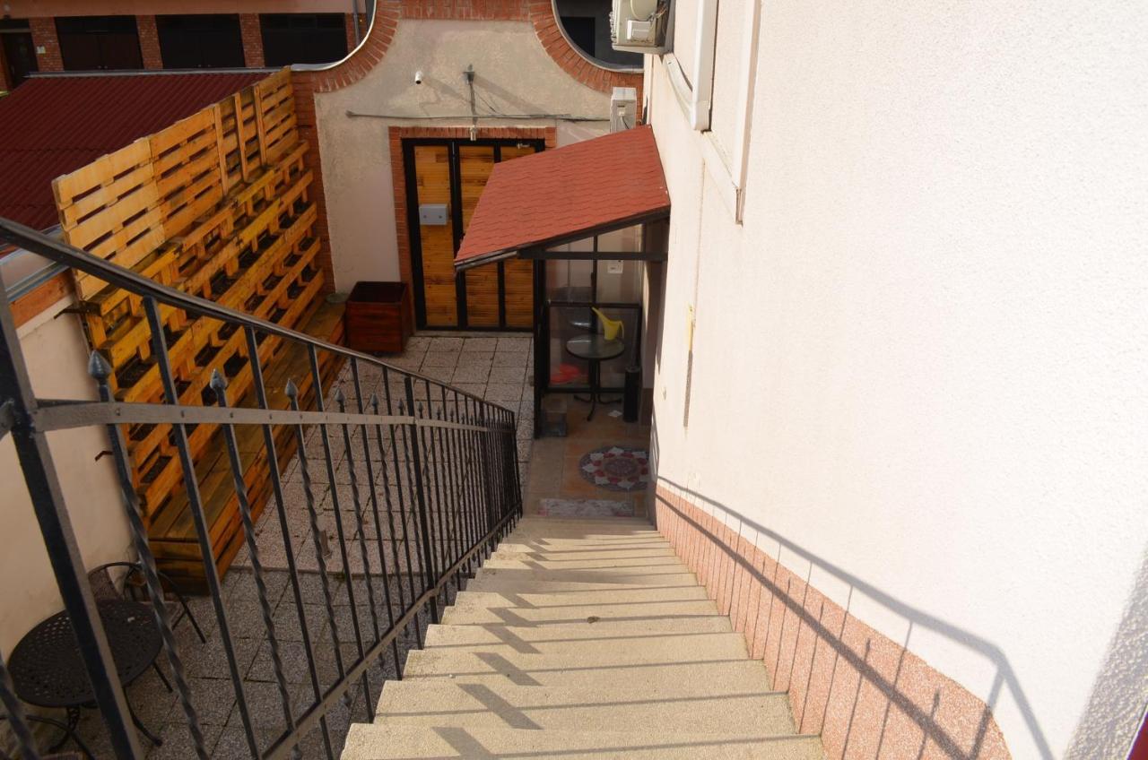 Holdfenyszallas Bed & Breakfast Szeged Bagian luar foto