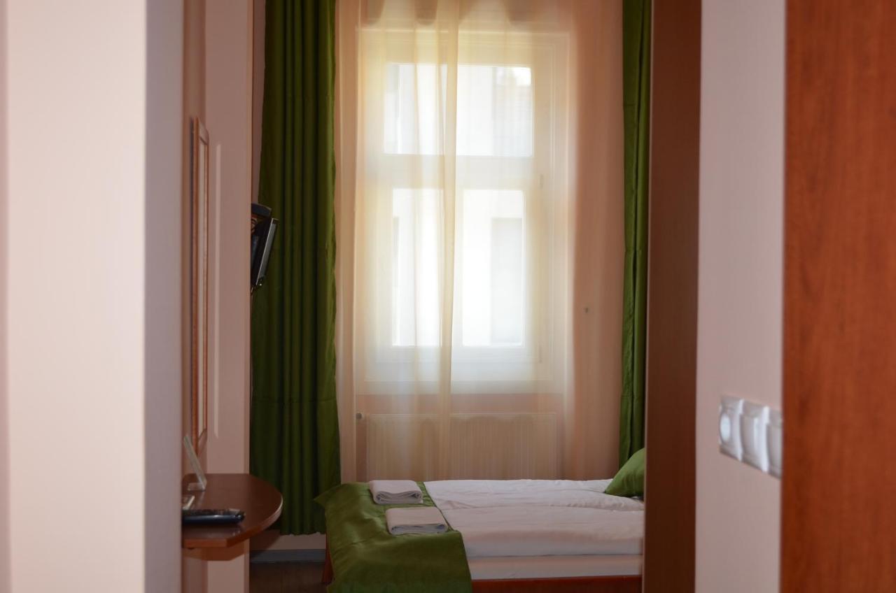 Holdfenyszallas Bed & Breakfast Szeged Bagian luar foto