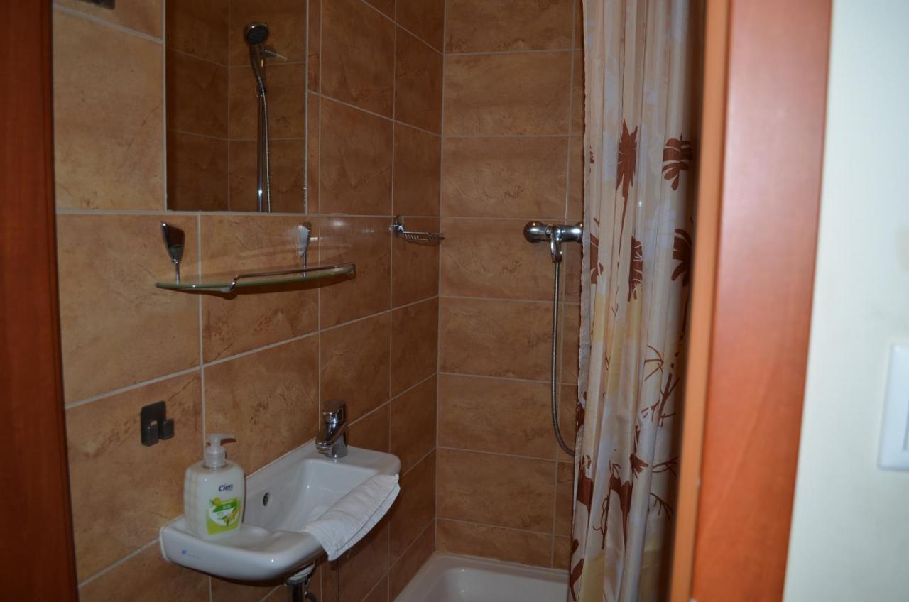 Holdfenyszallas Bed & Breakfast Szeged Bagian luar foto