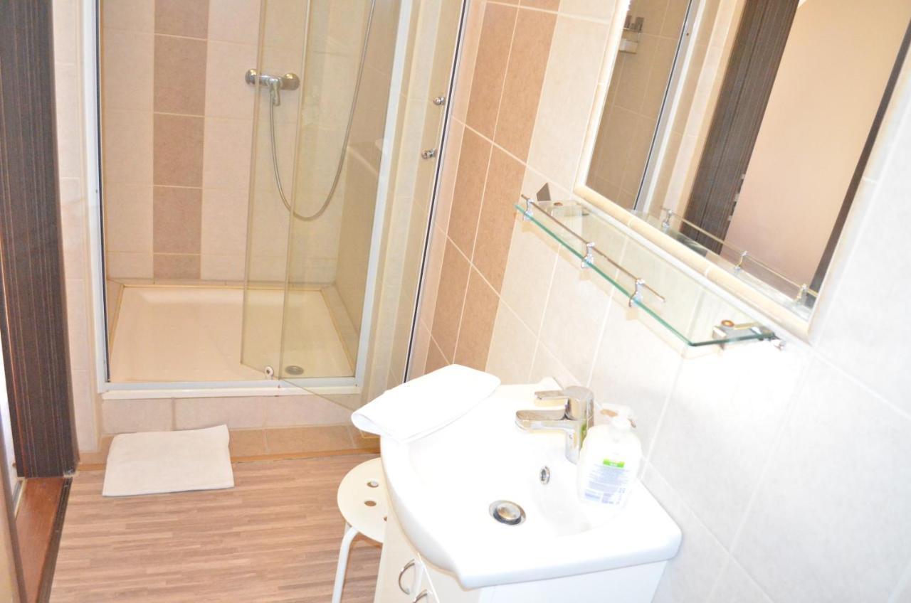 Holdfenyszallas Bed & Breakfast Szeged Bagian luar foto